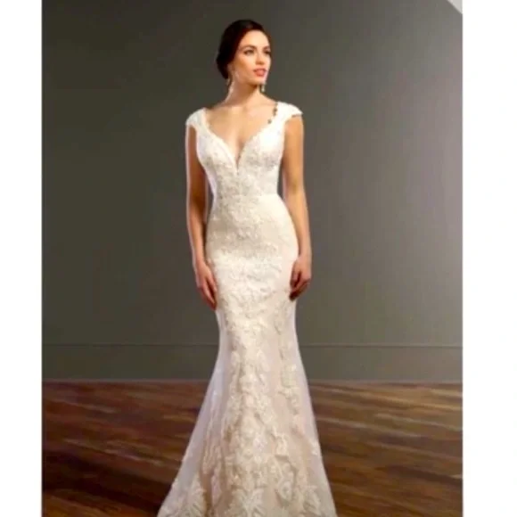 Wedding dress in good shape has been well cared for - Picture 2 of 8